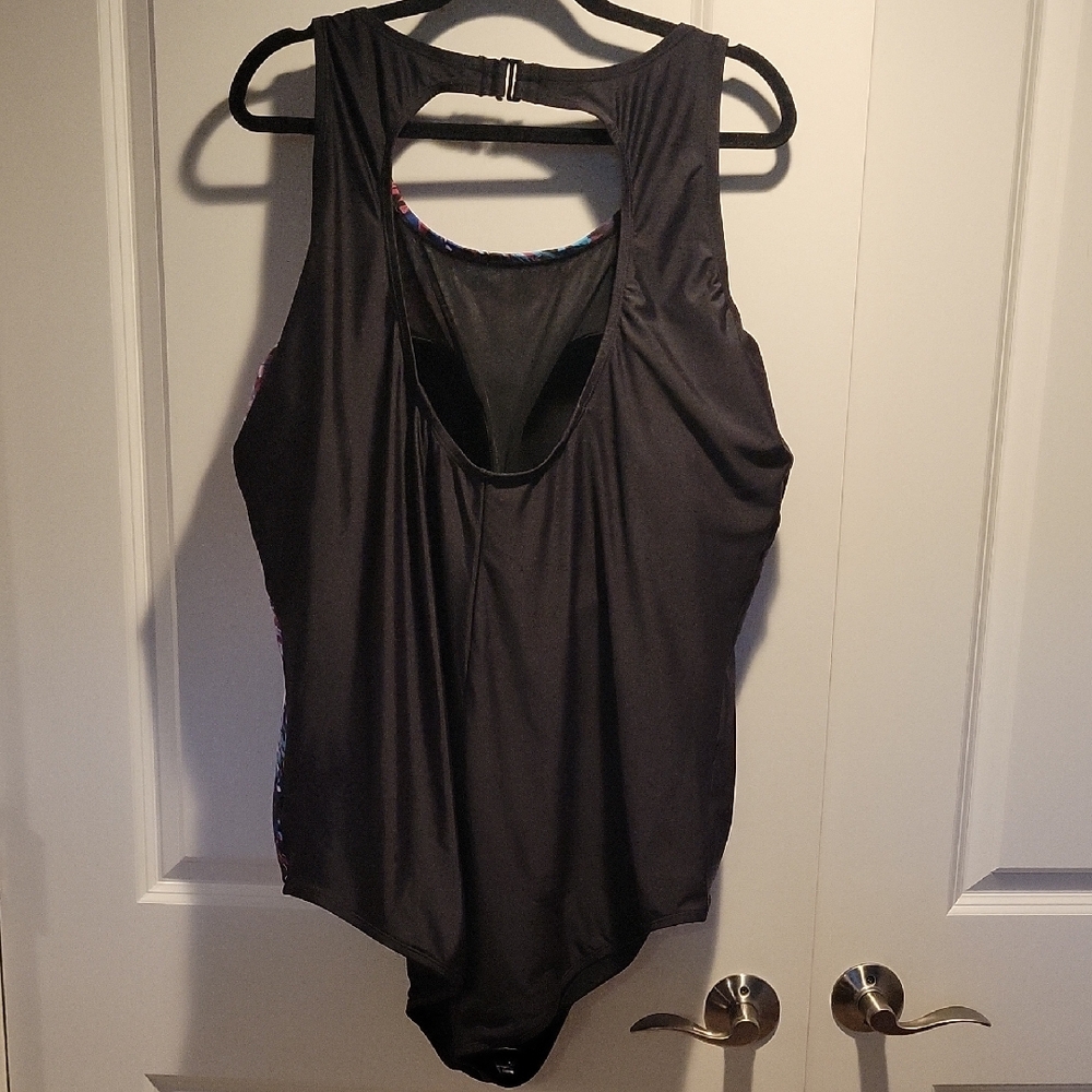 Colorful Abstract Tank Top - Picture 3 of 9